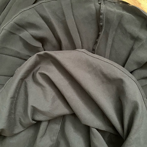 Madewell Black Pleated Lightweight Skirt with Movement, Size 0 or Size XS - Picture 3 of 5